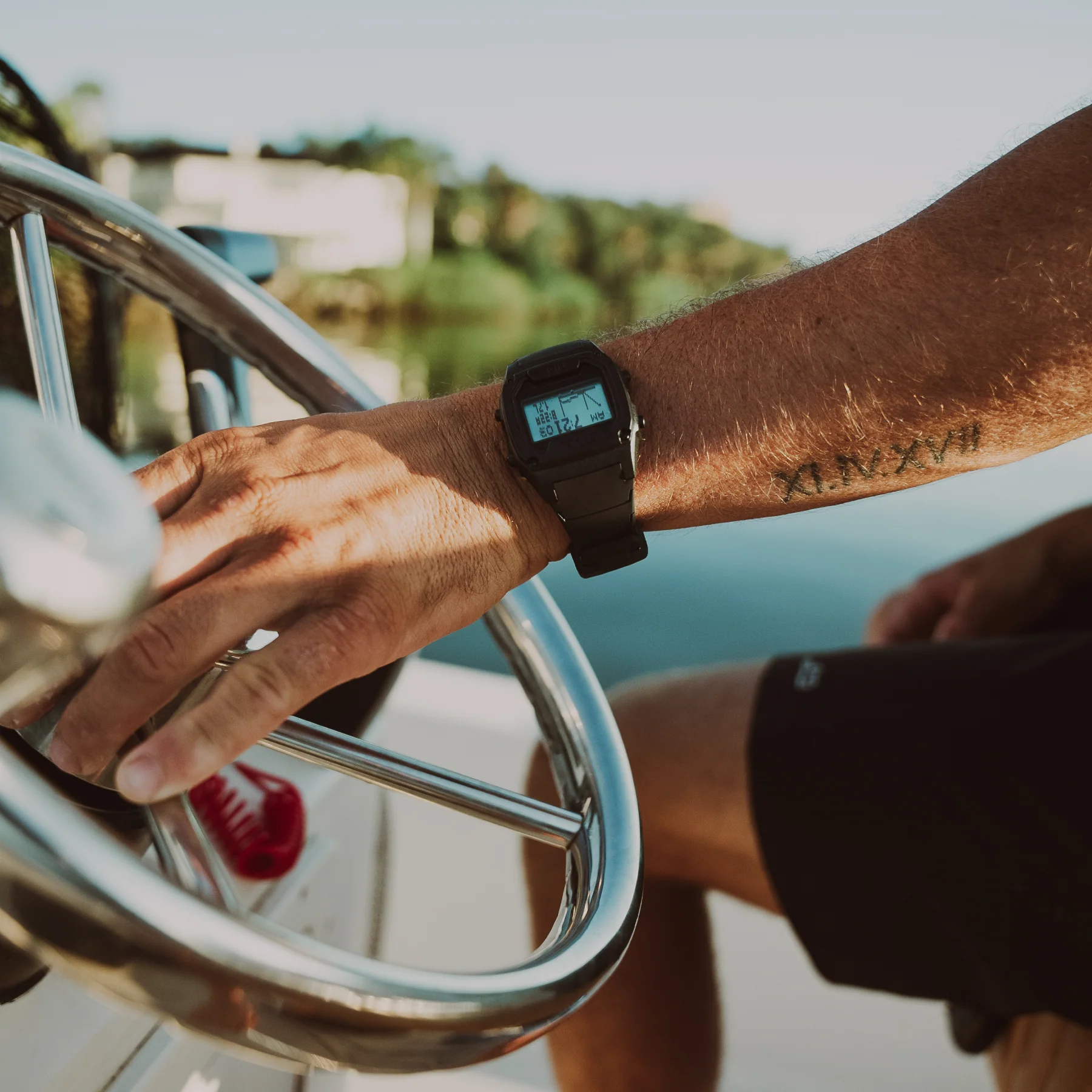 SHARK CLASSIC TIDE 600 BLACK (POS) - Image 2